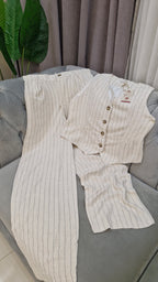 Ensemble gilet sans manches en lin naturel.