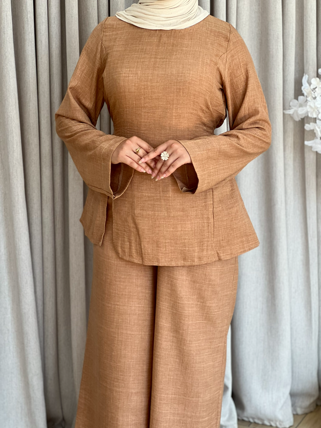 Ensemble pantalon droit et liquette en lin froissé